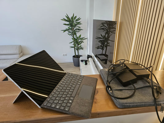 Microsoft Surface Pro 9 Set 8GB 256GB Intel Core i5 Silber Sehr Gut