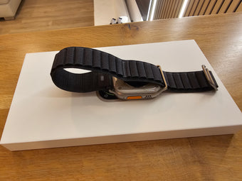 Apple Watch Ultra 3 Titan Natural Alpine Loop Blue M Sehr Gut